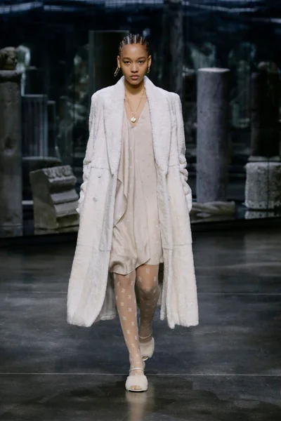 Look 15